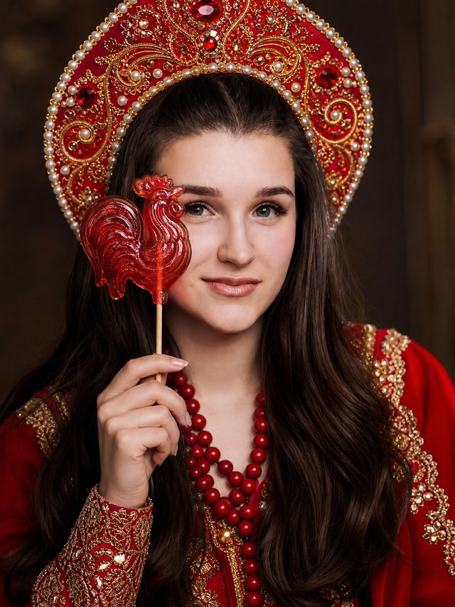Русская красавица с петушком
